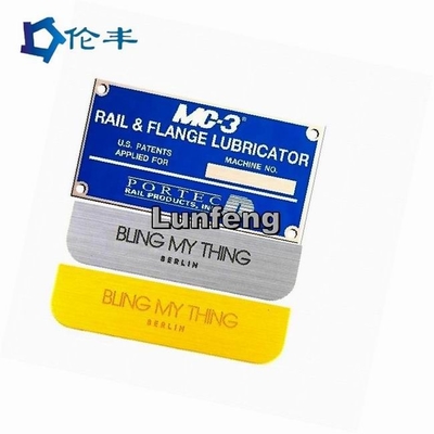 İyi bir fiyat. Pantone Paslanmaz Çelik İsim Plakası 3M Yapışkanlı Alüminyum Lazer Kesim Metal İsim Plakaları çevrimiçi